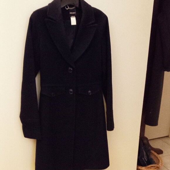 BLACK COAT MEDIUM - Picture 4 of 4